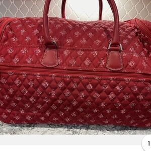 Vera Valley travel bag red in color use three times